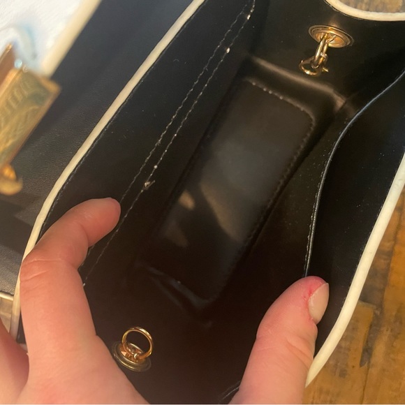 Ivory pebbled leather crossbody bag on long gold chain shoulder  strap - Picture 8 of 14